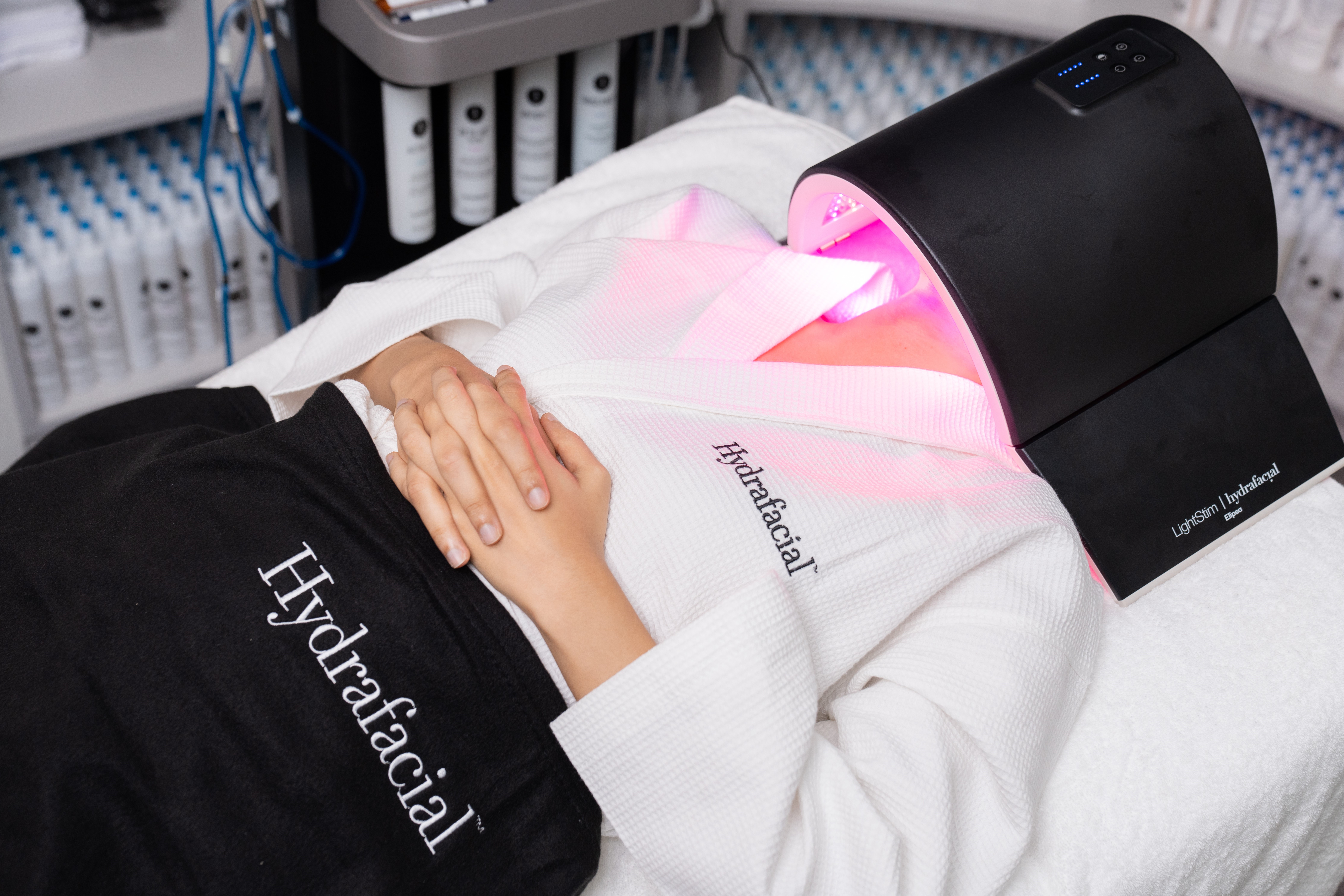 LED light therapy device for skin healing