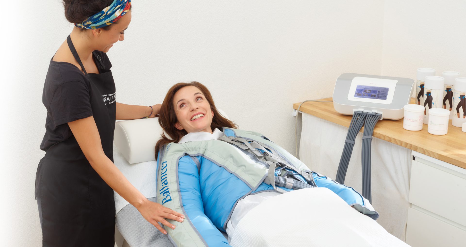 LED light therapy promoting collagen production